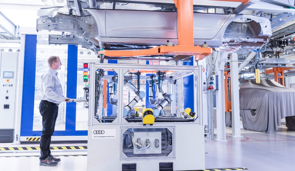 Cobots help the automotive industry universal robots