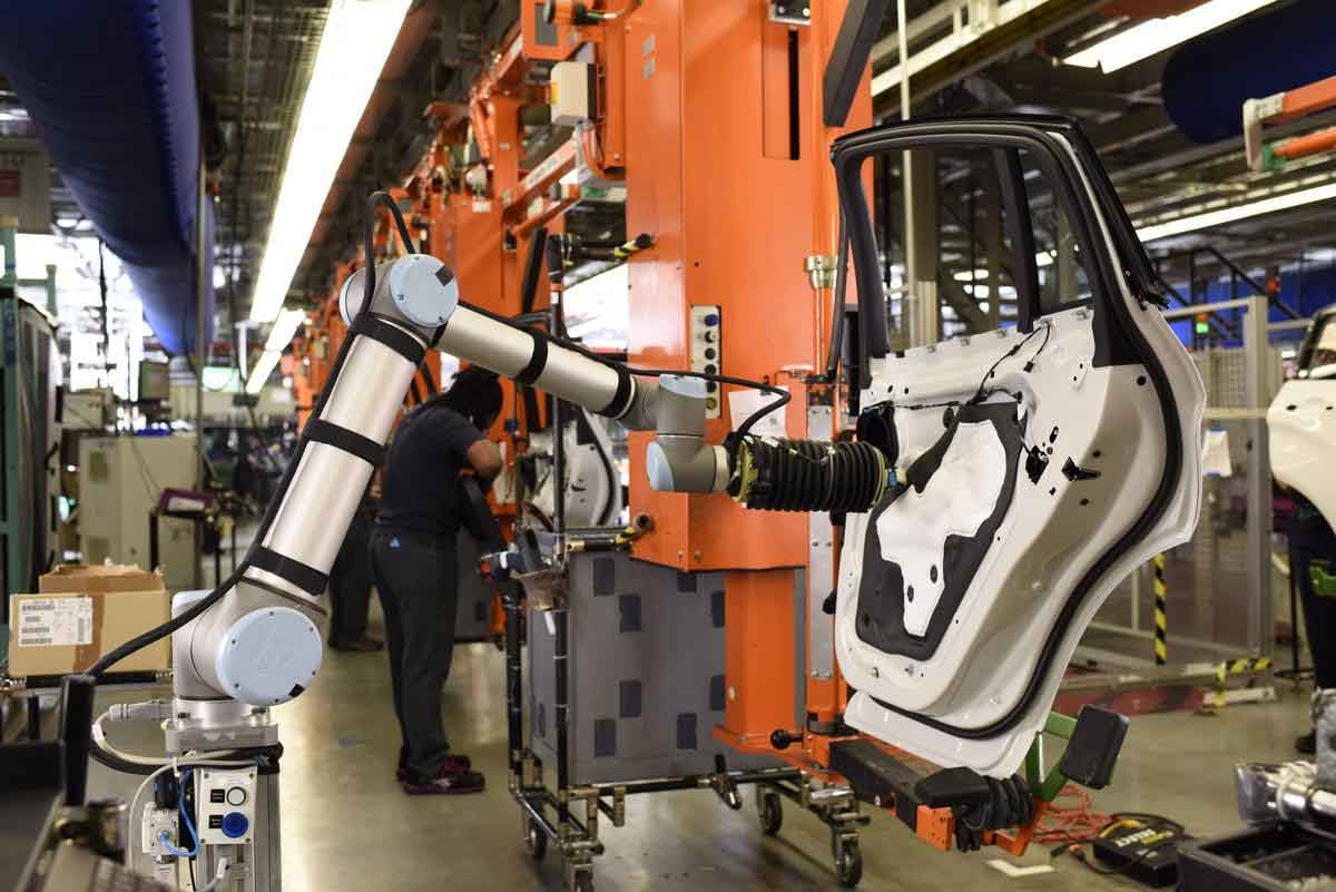 Automotive-Manufacturing-cobots