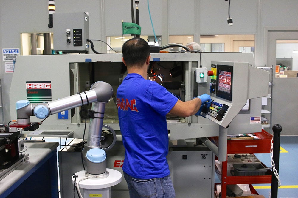 Collaborative robots. Коллаборативный робот сварка. Универсальные роботы. Коллаборативный робот на производстве. Самособирающийся робот (ares Project).