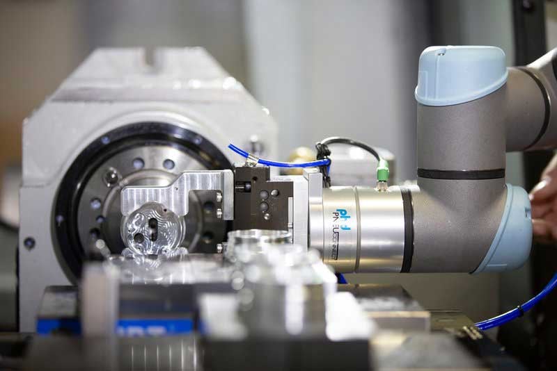 Cobots-are-great-for-precision-handling