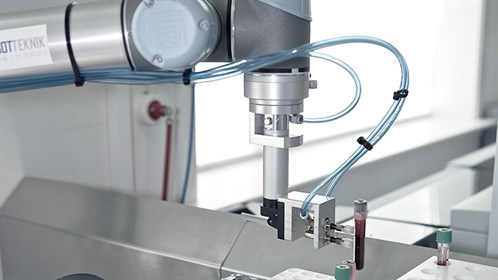 ur5-collaborative-robot-handles-bloodsamples-at-gentofte-hospital_498x280.jpg