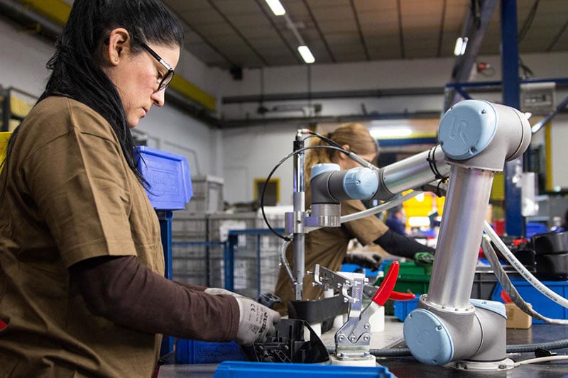 Cobots-in-manufacturing