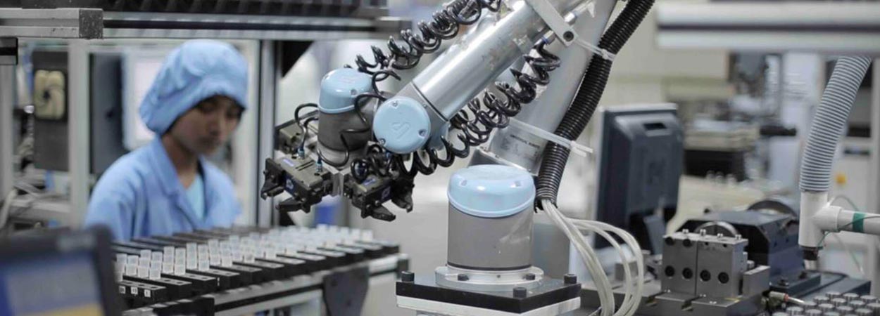 Solving-complex-problems-with-cobots.jpg