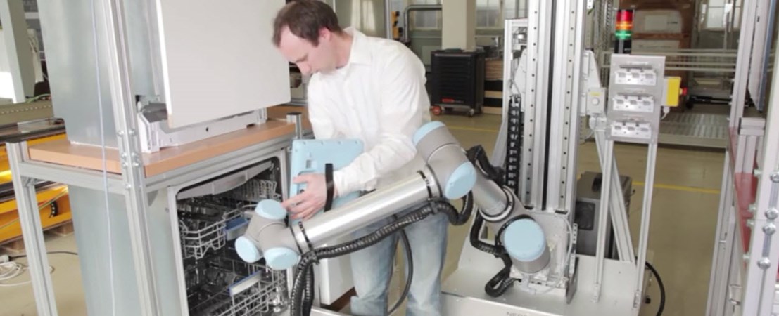 testing-with-cobots-collaborative-robots.jpg